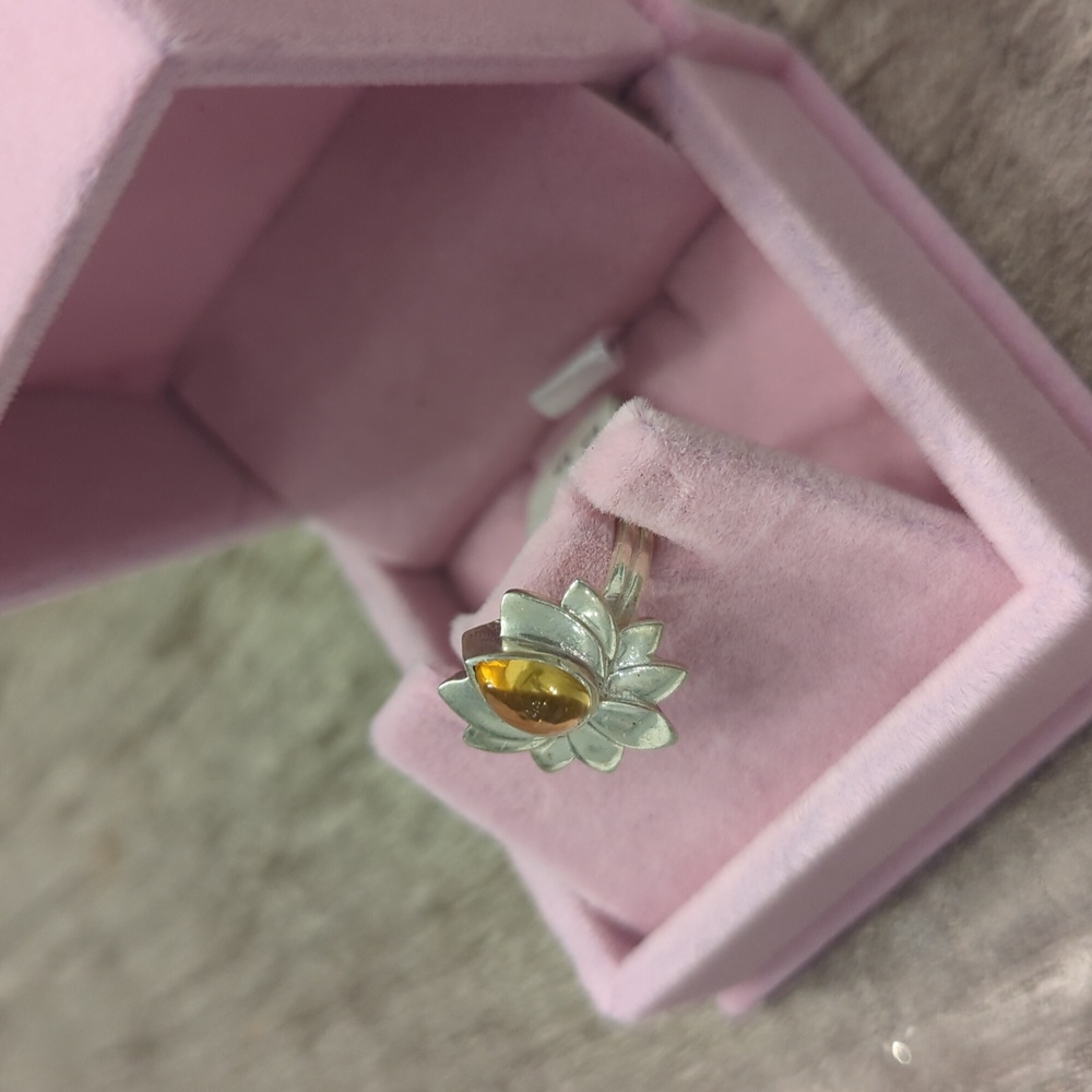 NWT 925 Silver and Genuine Citrine Lotus Ring size 5 - Picture 4 of 4